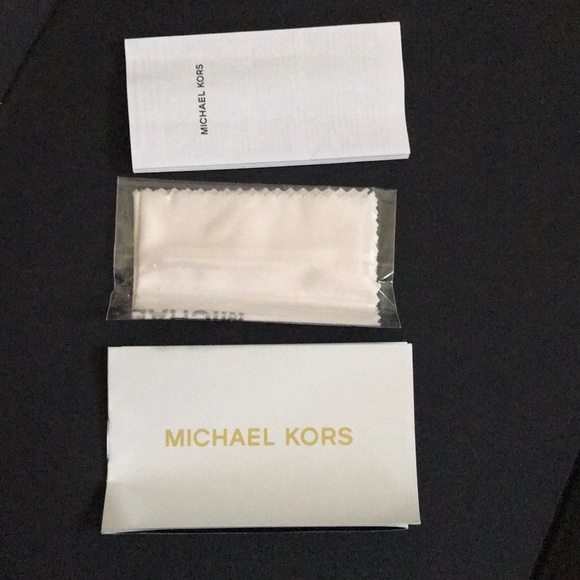 Michael Kor’s sunglasses - Picture 8 of 8